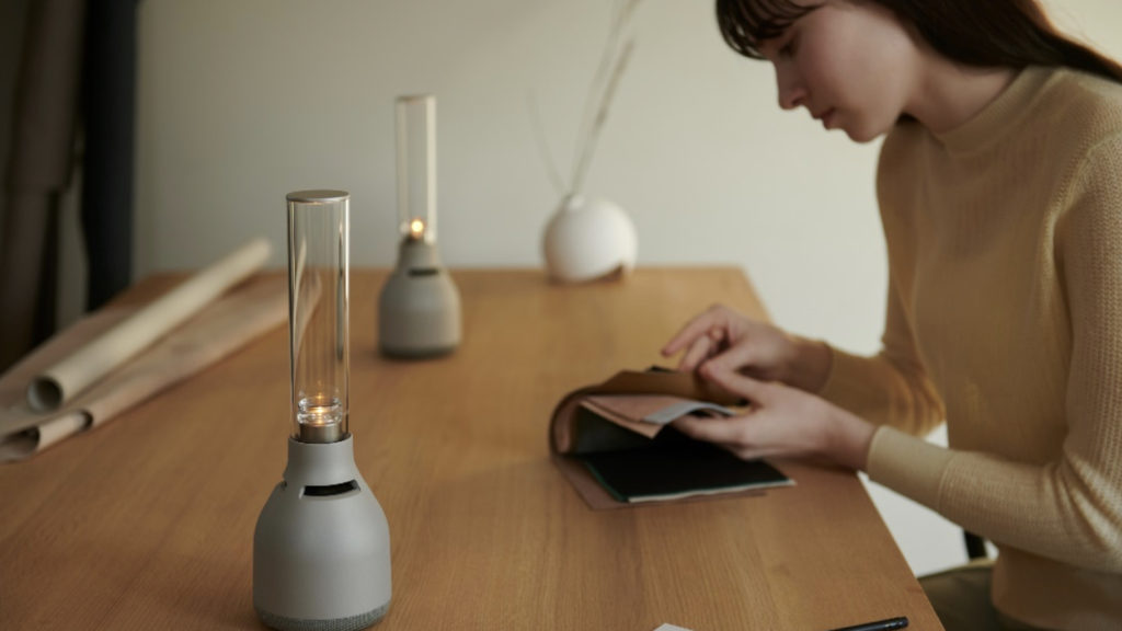 LSPX-S3 : l’enceinte lumineuse en verre sans fil au design signé Sony © DR