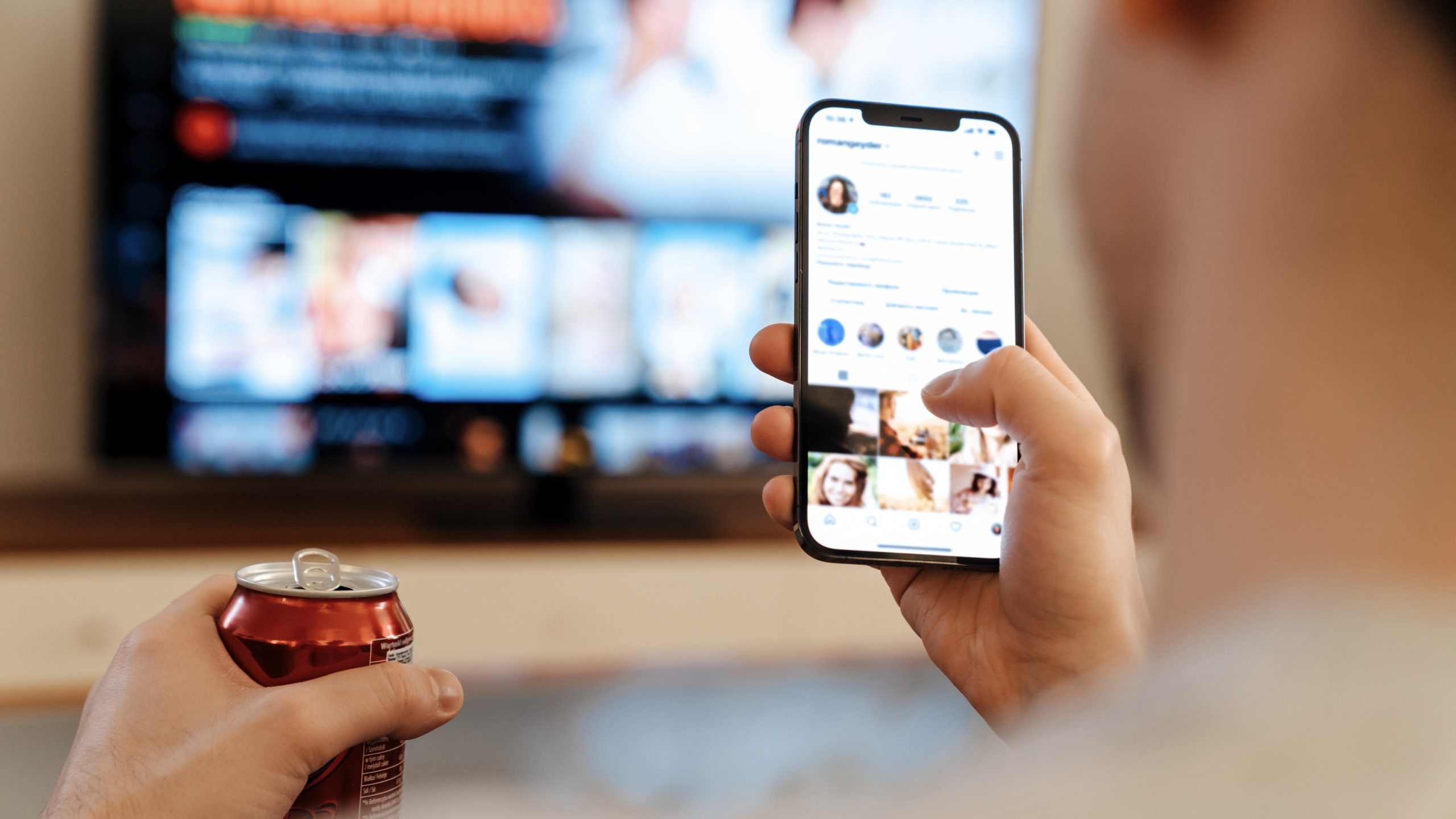 Lire la suite à propos de l’article AVOD : la pub influence la consommation de produits et services