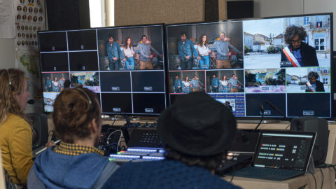 Lire la suite à propos de l’article « Jour de Gloire », plongée dans l’Ovni télé de l’année, entre live et cinéma