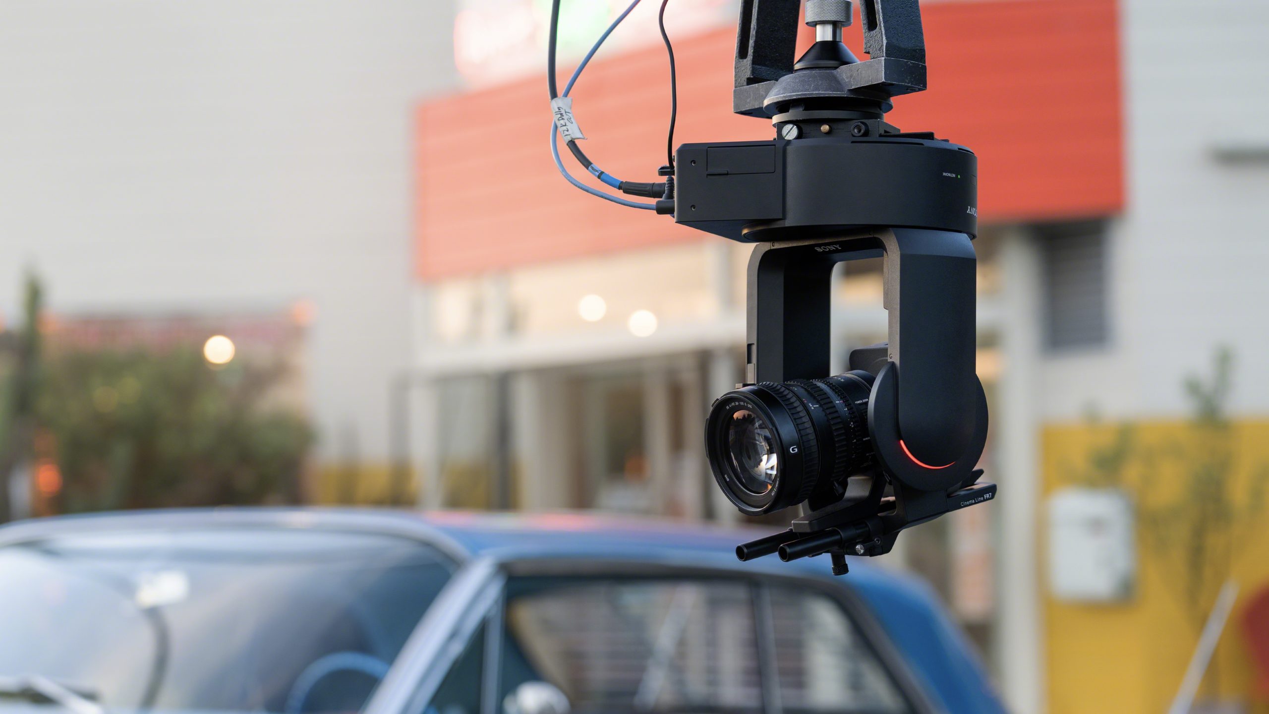 Lire la suite à propos de l’article Caméra FR7… Et Sony créa la PTZ grand format !