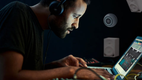 Lire la suite à propos de l’article Créer des environnements immersifs, c’est possible chez soi avec Dear Reality