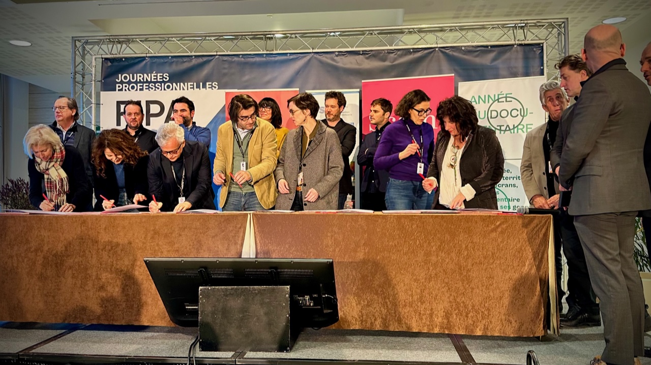 Lire la suite à propos de l’article Fipadoc : signature d&rsquo;un accord cadre pour la rémunération de l’écriture documentaire !