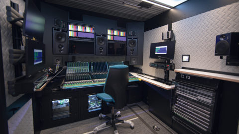 Lire la suite à propos de l’article Broadcast Solutions livre ses deux premiers véhicules régie à SRG