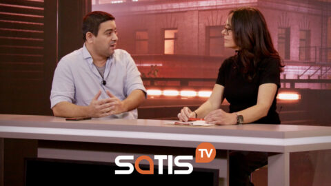 Lire la suite à propos de l’article Animer les décors de France Télévisions en direct, c’est la mission de Victor Blanco !