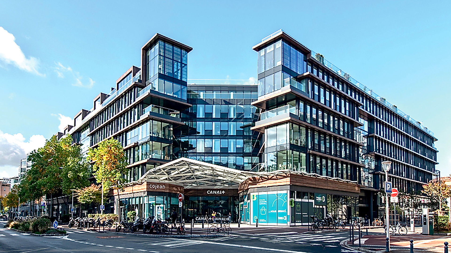 Lire la suite à propos de l’article Canal One, le nouveau siège de Canal+