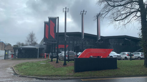 Lire la suite à propos de l’article Formule 1. Au cœur du centre de production High Tech