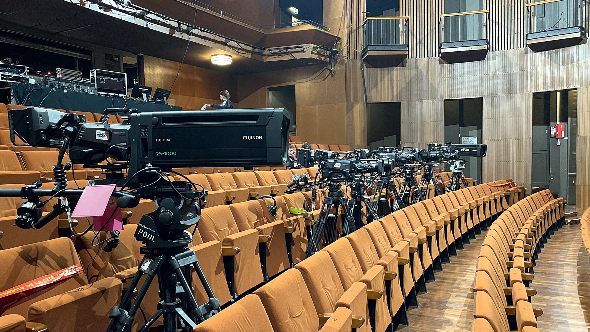 Lire la suite à propos de l’article Régies flight de FTV – Les AK-PLV100 « Powered by Varicam » annoncent la couleur