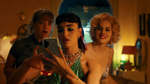 Lire la suite à propos de l’article Evgenia Alexandrova, primée pour son travail sur « Les femmes au balcon »