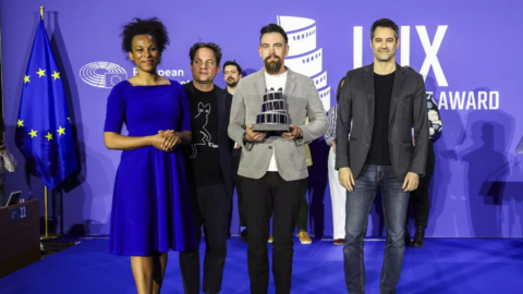 Lire la suite à propos de l’article Et hop :  Flow remporte le Prix LUX 2025 !