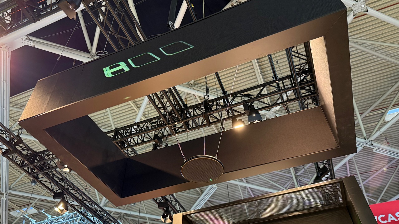 Lire la suite à propos de l’article Moins de micros, plus d’immersion : la révolution du Shure DCA901 !